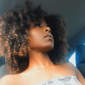 Meet your Posher, Alexis